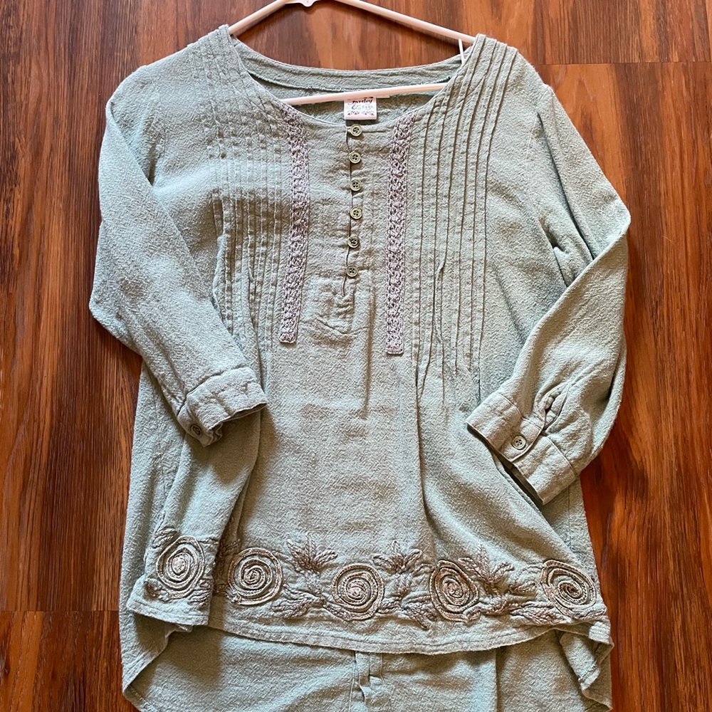 PARSLEY AND SAVE LARGE SEA FOAM GREEN WOMANS BLOUSE BEAUTIFUL DETAIL $15